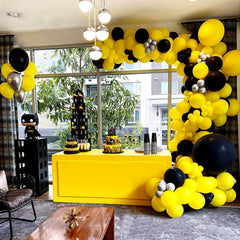 Balloon garland idea using FOTIOMRG yellow balloons
