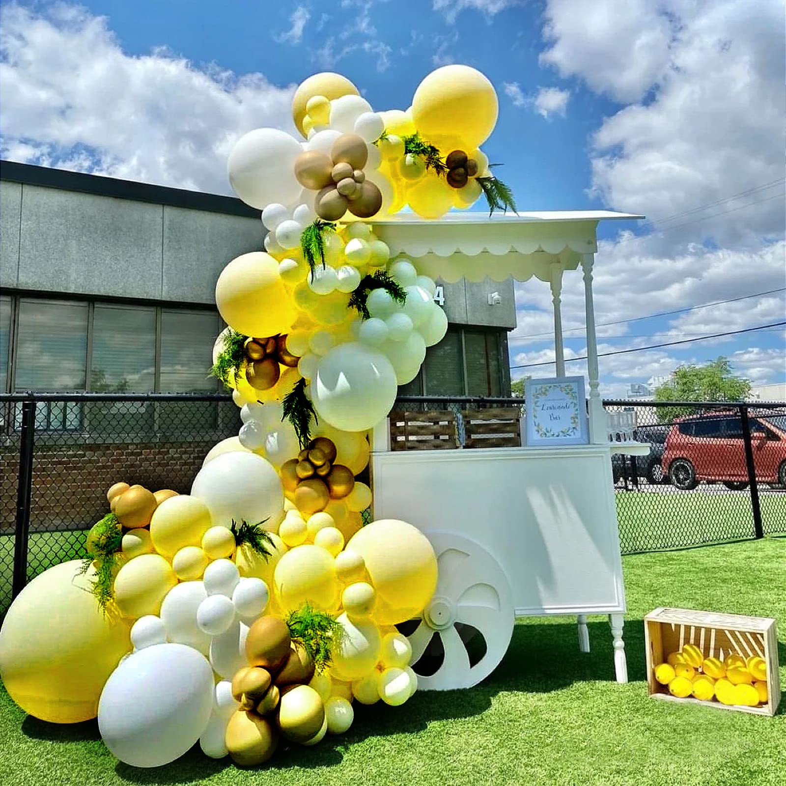 Wedding centerpiece accents with FOTIOMRG yellow balloons