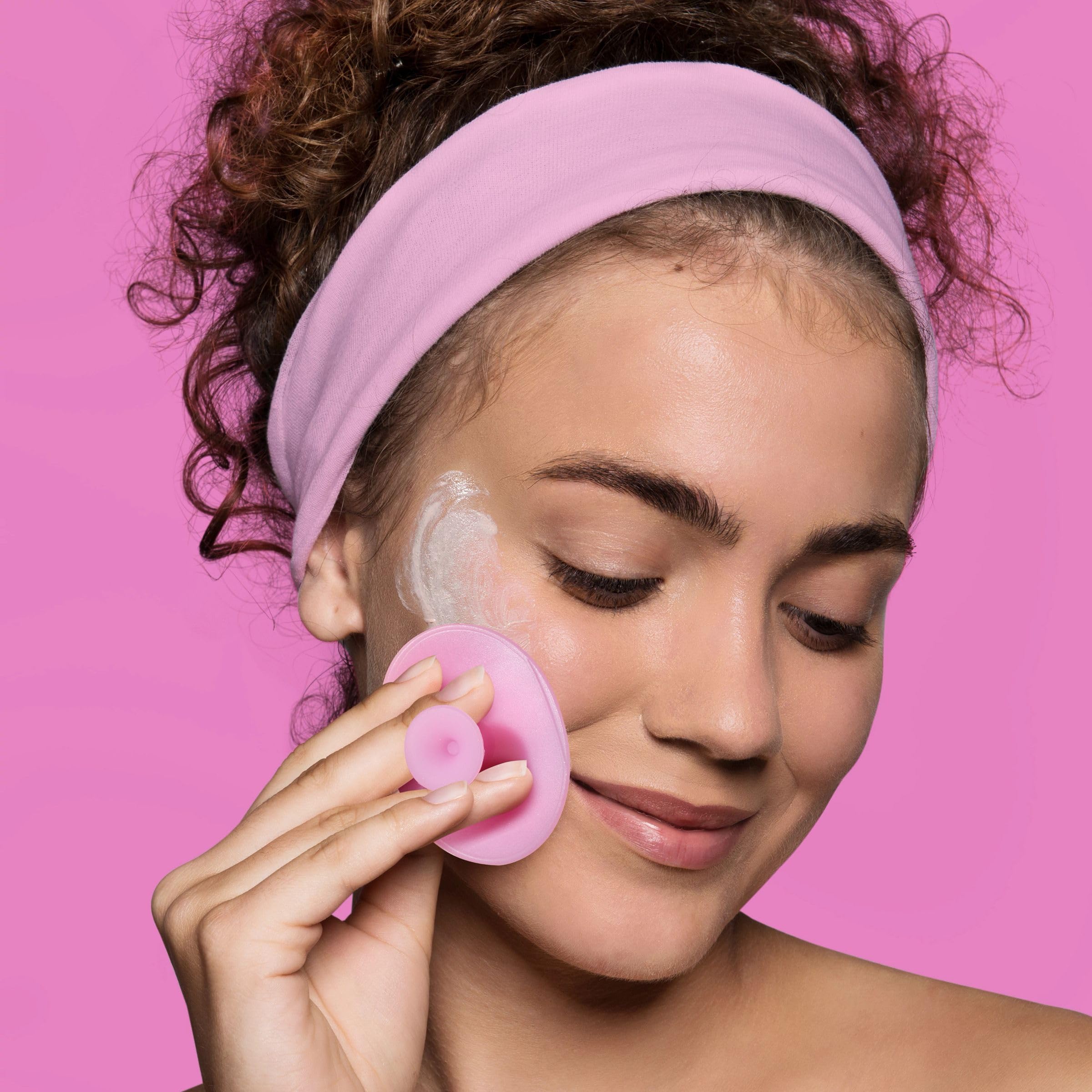 Freeman aloe and apple cider vinegar mask illustrates hydrating balance.
