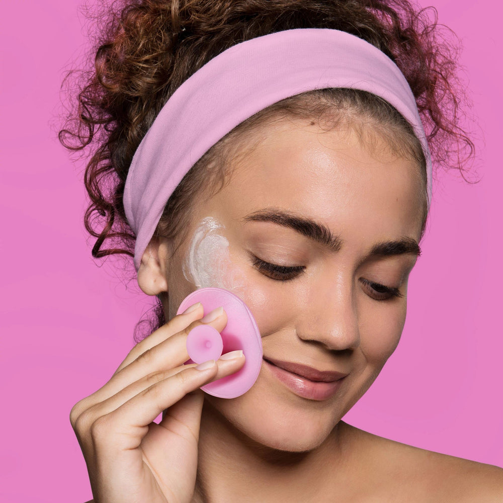 Freeman aloe and apple cider vinegar mask illustrates hydrating balance.