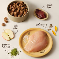 Visible chicken chunks emphasize the 90% chicken recipe and real meat quality.