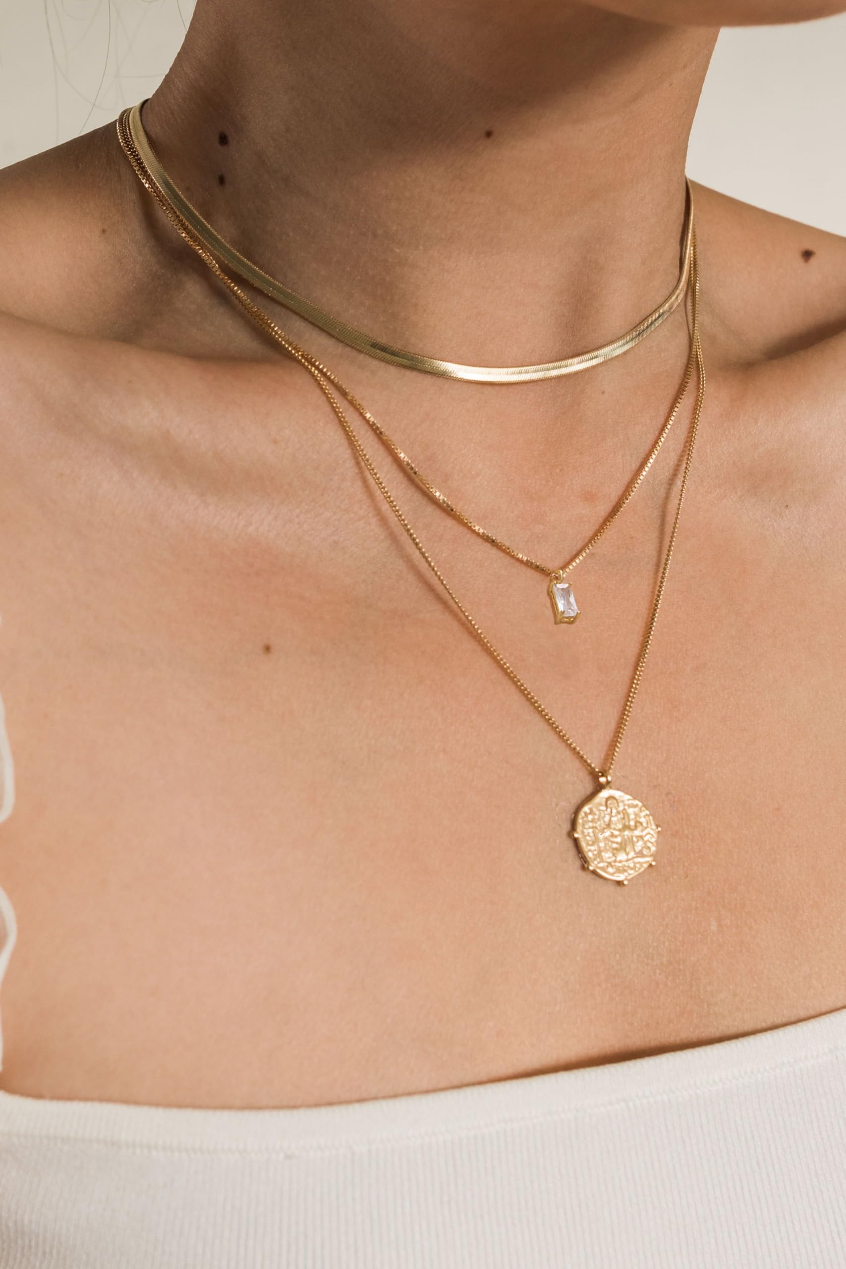 FUNEIA gift-ready necklace ideal for birthdays or Mother's Day surprises.