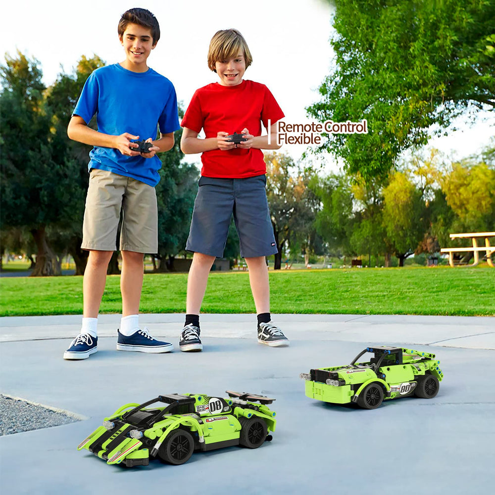 GAMZOO kids building session encouraging coordination and creativity.