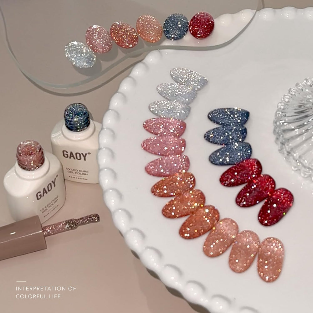 GAOY silver reflective glitter gel nail polish creates cool holographic shine and durability.
