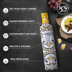 García De La Cruz olive oil pouring—smooth body and rich aroma