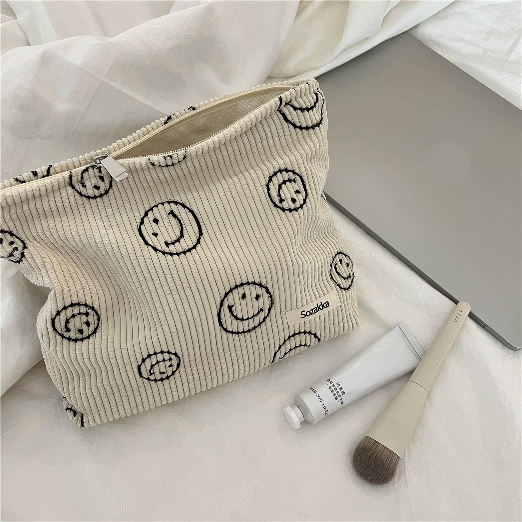 Gardsell corduroy cosmetic bag close-up shows soft fabric protecting cosmetics.