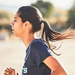 Gatorade G2 Glacier Freeze pour demonstrates quick hydration during training sessions