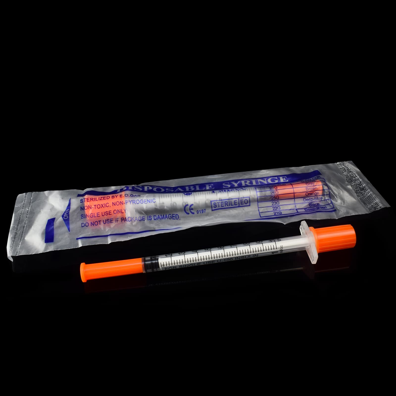 Gesanghua U100 syringe in lab or workshop for precise small-volume applications.