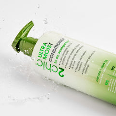 Giovanni 2Chic Ultra-Moist shampoo foam lather shows rich cleansing action.