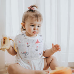 GLLQUEN BABY Circus bibs on baby with front flap protecting clothing