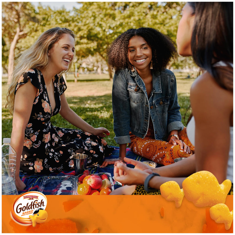 Goldfish 20-pack box keeps snacks ready for the whole family.