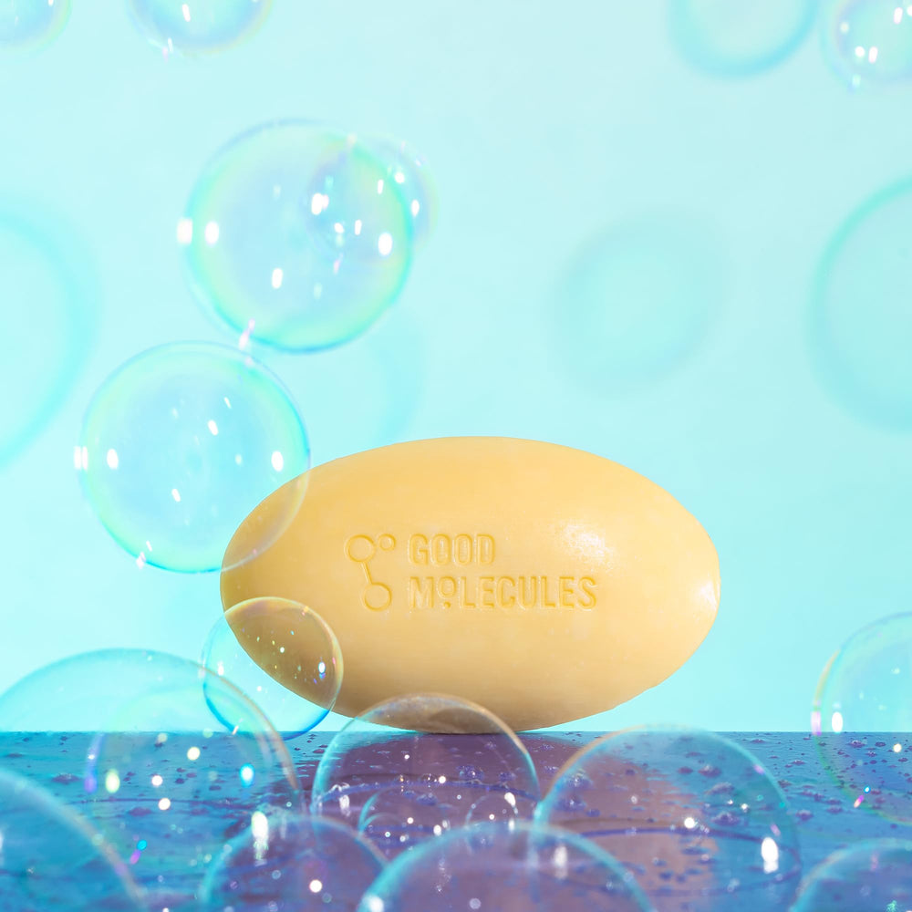 Good Molecules Hydrate & Cleanse Bar pH-balanced formula keeps skin comfortable.