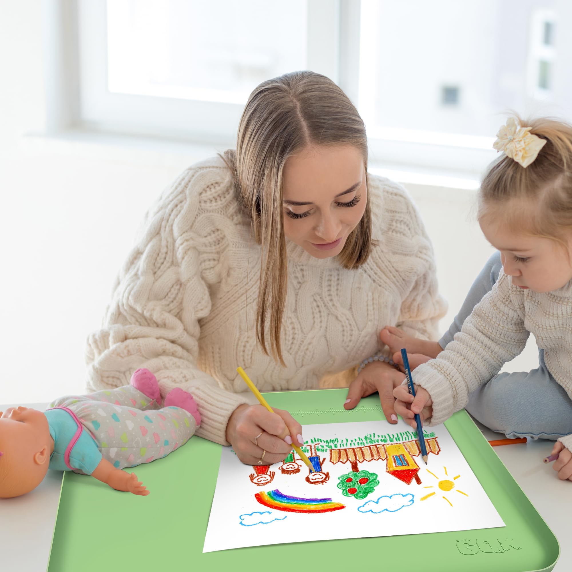 GQK Silicone Art Mat with storage ring helps keep your space tidy.