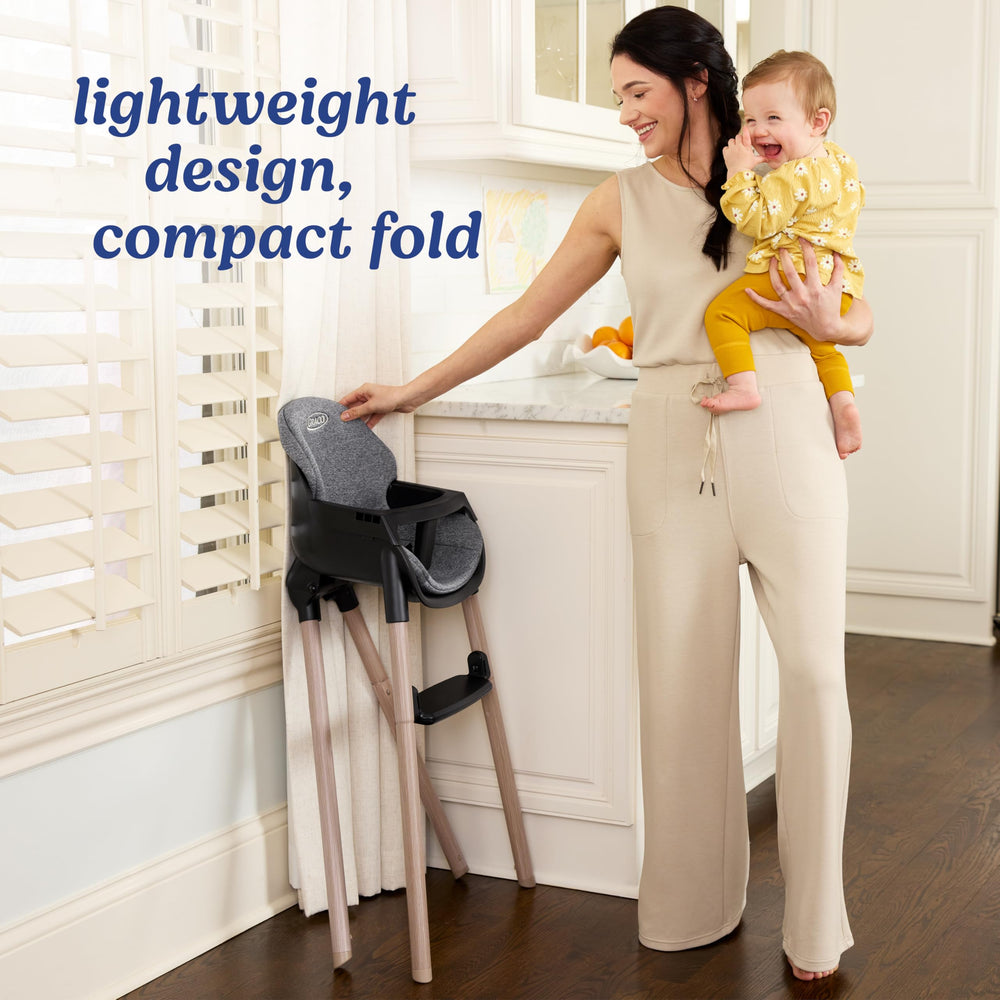Graco Ready2Dine DLX adjustable footrest enhances growing comfort.