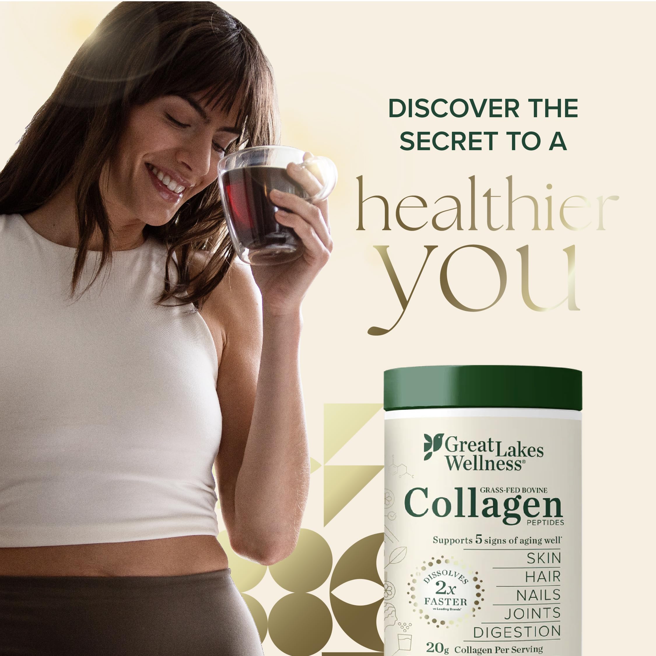 Great Lakes Wellness collagen peptides powder in smoothie glass for healthy blending.