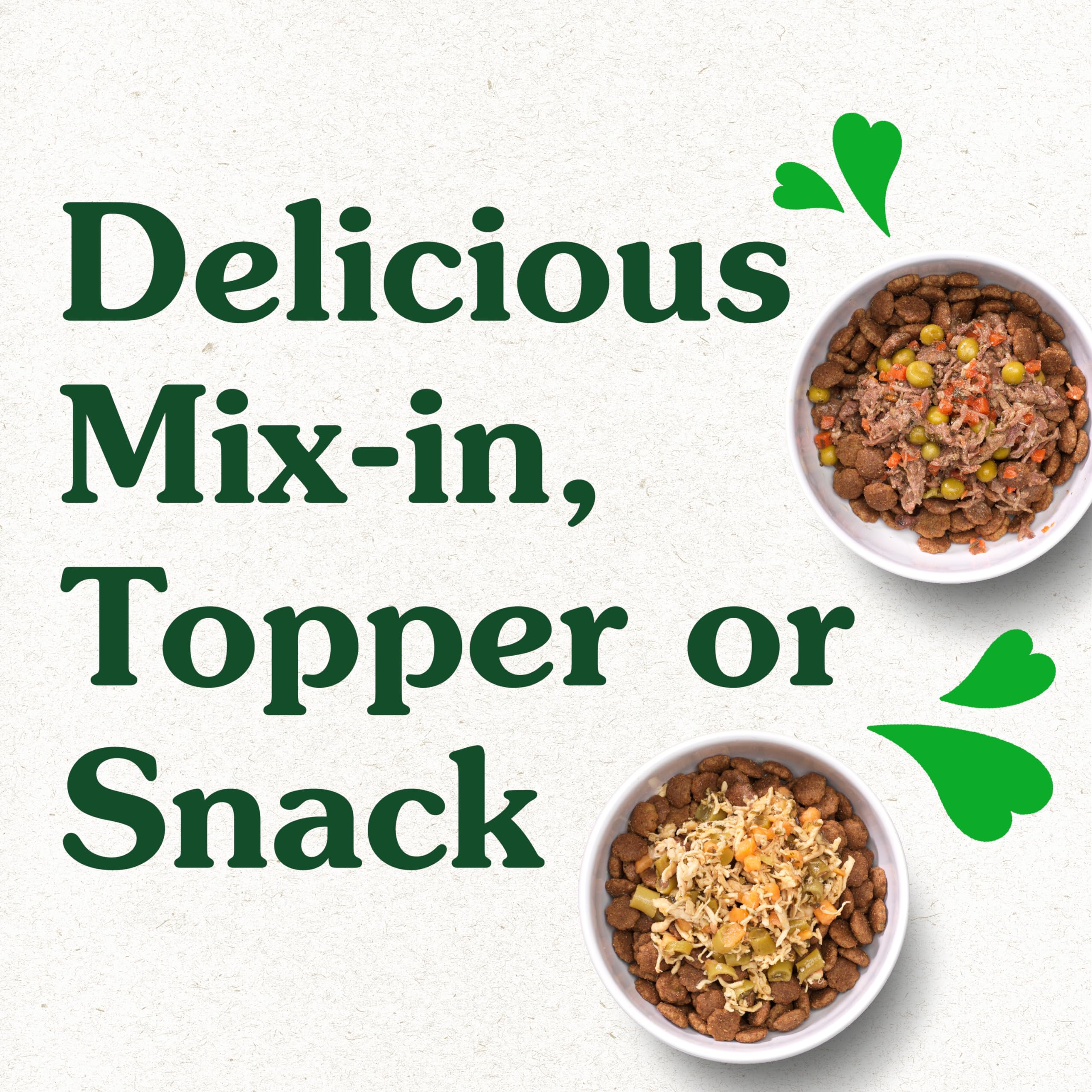 Greenies Smart Topper paired-meal-time moment shows positive mealtime experience.