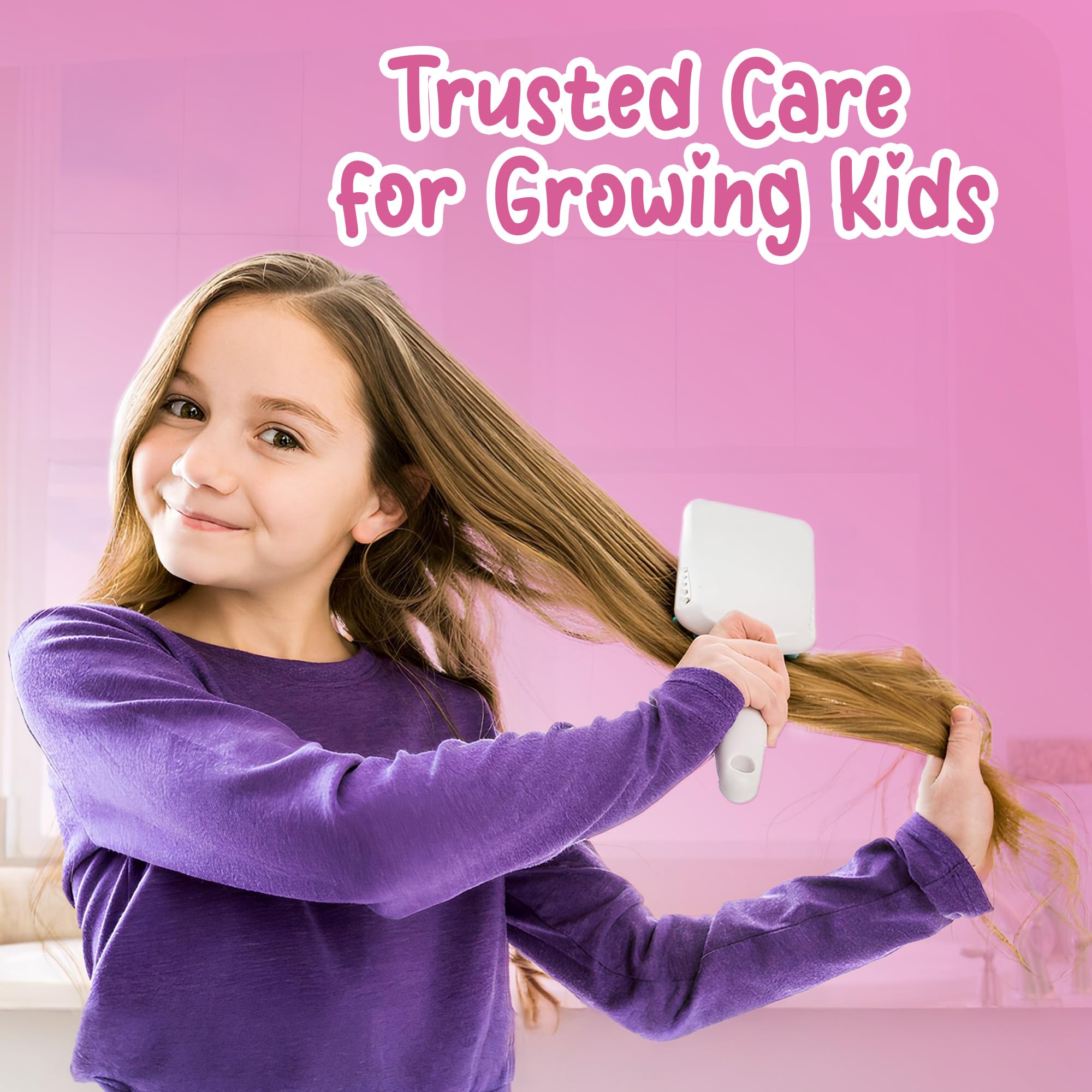 Grisi Ricitos Kids Chamomile spray being applied for detangling after bath