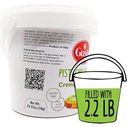 Creamy pistachio paste texture ideal for spreading on bread and pastries