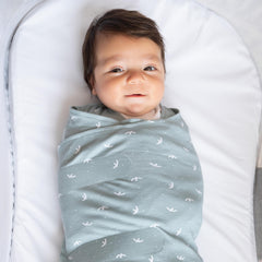 HALO Sleepsack Swaddle adjustable fasteners showcase 3-way fit for growing babies.