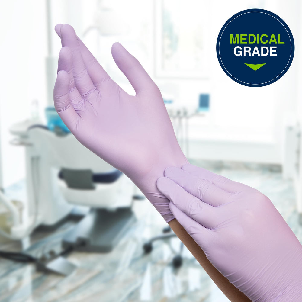 HALYARD Lavender nitrile gloves powder-free for comfortable wear.