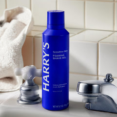 Harry's Aloe gel close-up highlights soothing ingredients and skin care benefits.