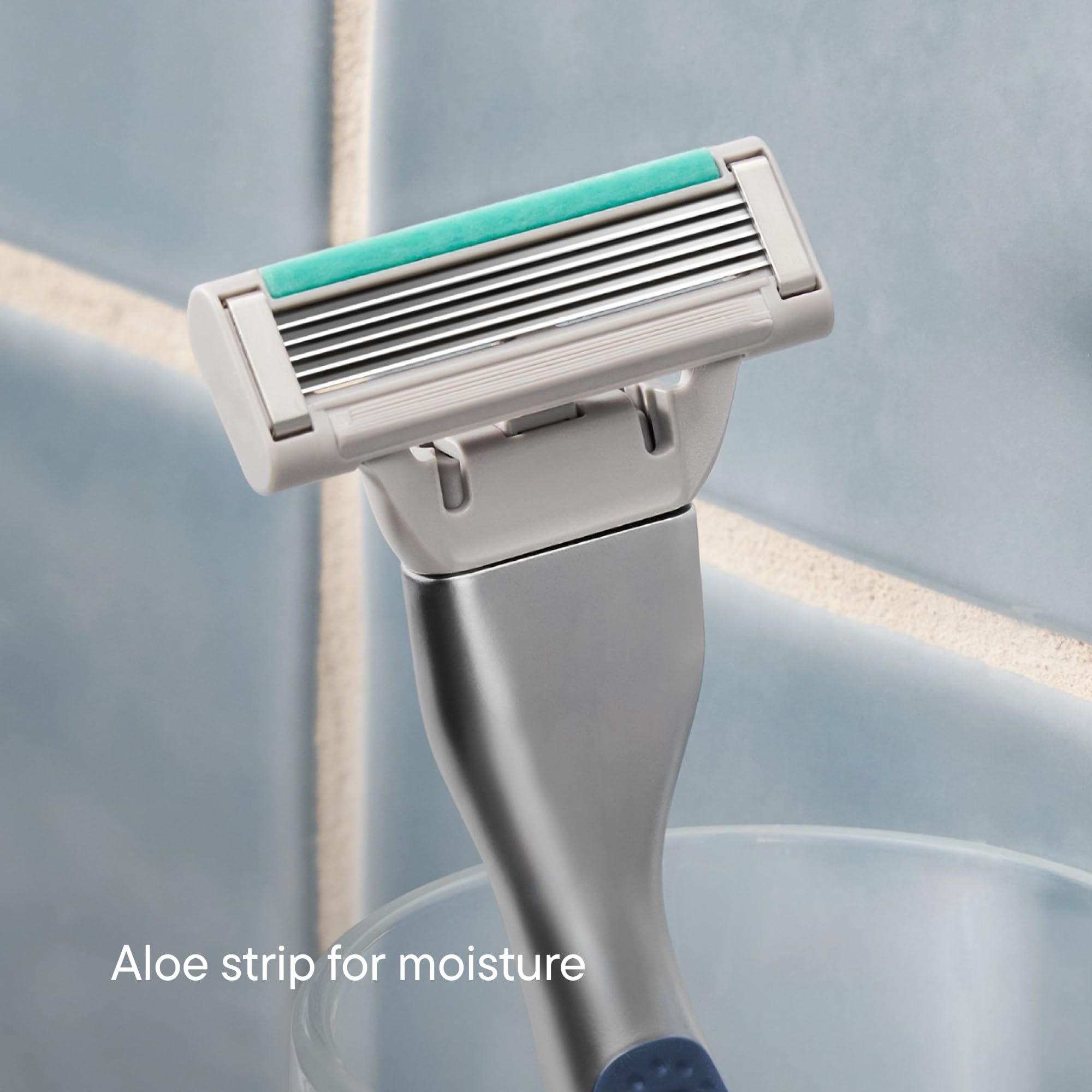 Harry's Plus premium metal handle offers a solid, premium feel.