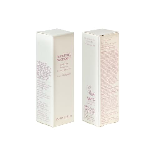 Hydration ritual with HARUHARU Wonder for a refreshed, glow-ready complexion.