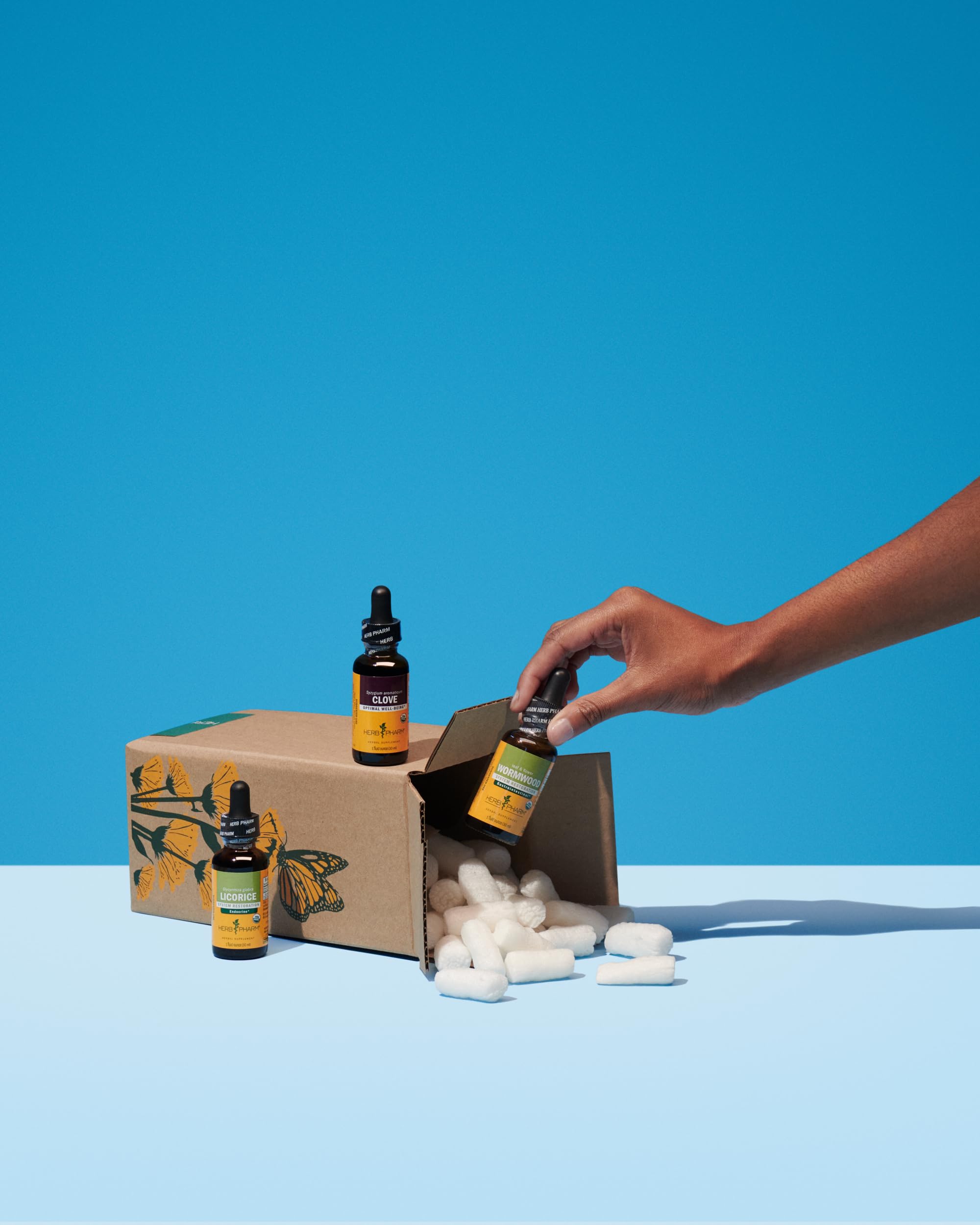 Shelf-ready clove extract packaging ready for purchase.