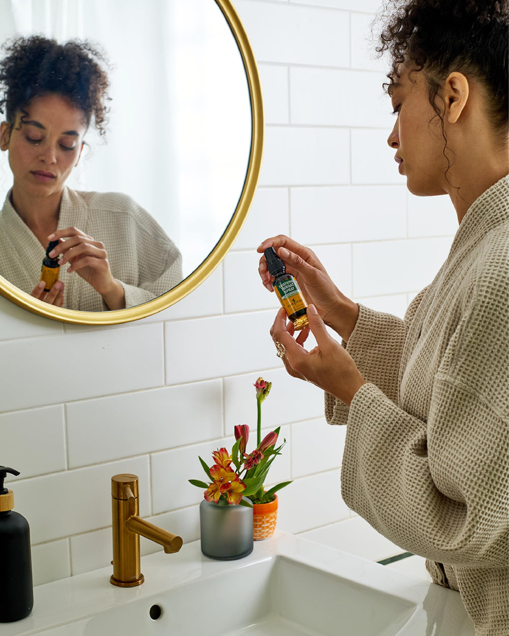 Herb Pharm soothing throat spray ingredients: Echinacea and Propolis