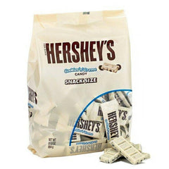 HERSHEY'S Cookies 'n' Creme snack bar showing cookie bits in white chocolate, ideal for sharing