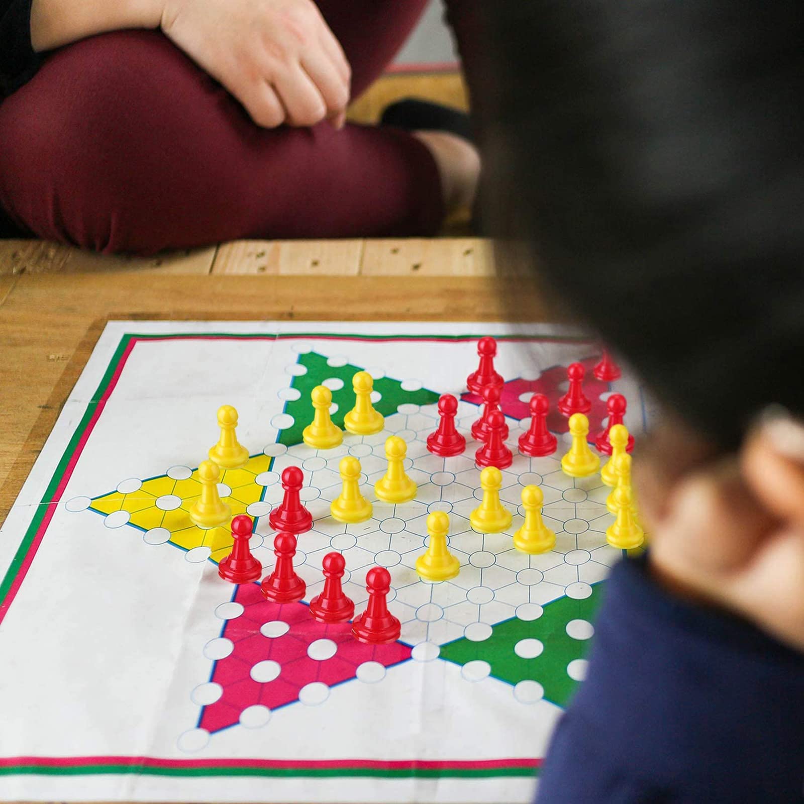 HESTYA compact storage pawns set keeps pieces organized