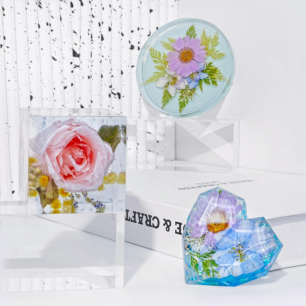 HeyClear measuring cups, gloves, droppers, and tweezers enable precise resin work.