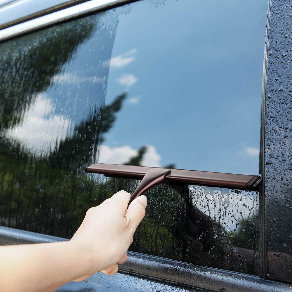 Hiware squeegee cleaning car glass with efficient, drip-free swipes
