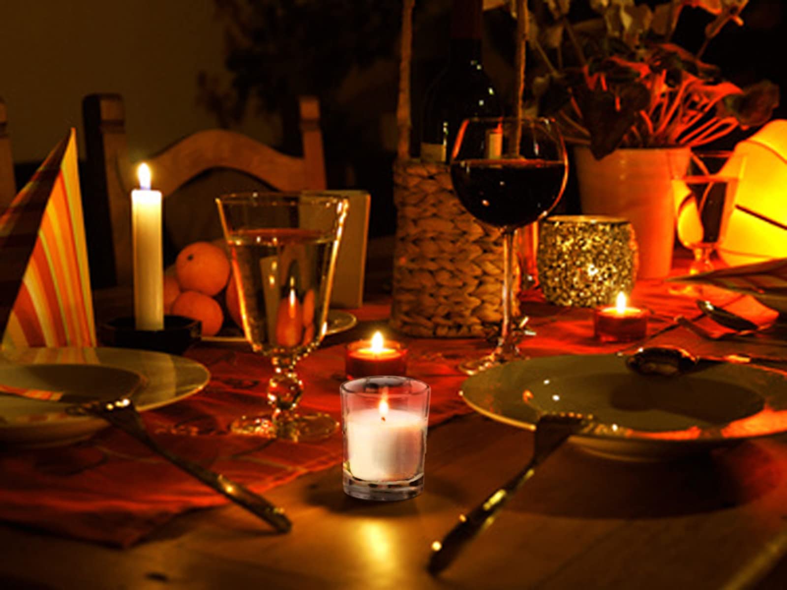 Elegant Hosley glass votives complement centerpieces and tabletops beautifully.