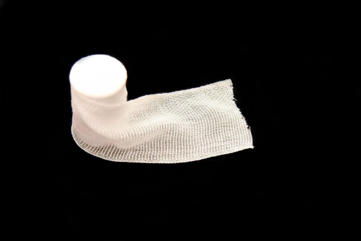 Using Hospora gauze to secure bandages smoothly