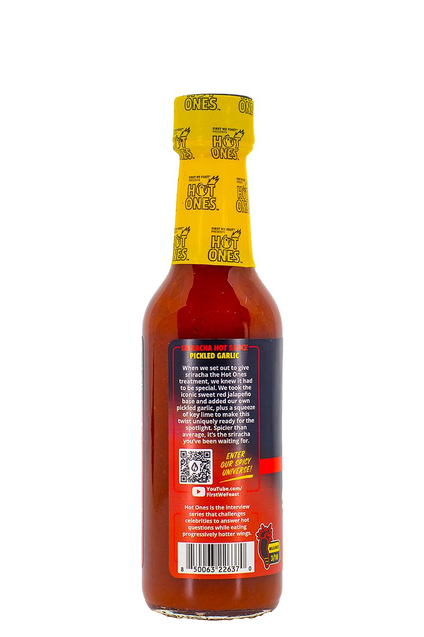 HOT ONES Pickled Garlic Sriracha label close-up highlights natural ingredients.