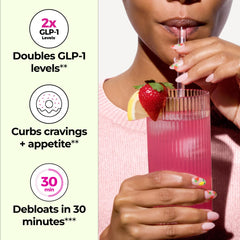 Hum Flatter Me fiber powder dissolving in water for a refreshing drink.