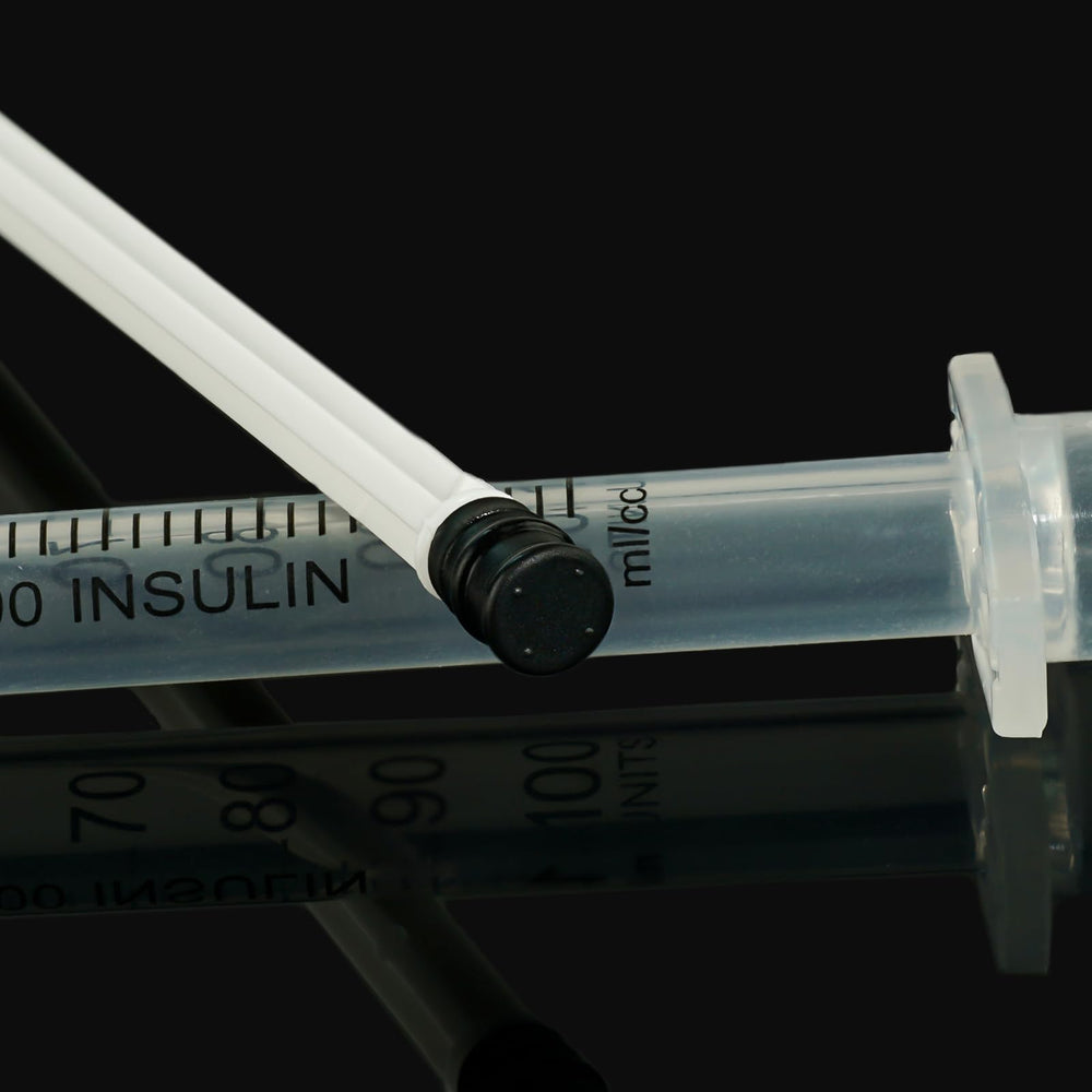 Hyddeb syringe with protective cap keeps contents secure