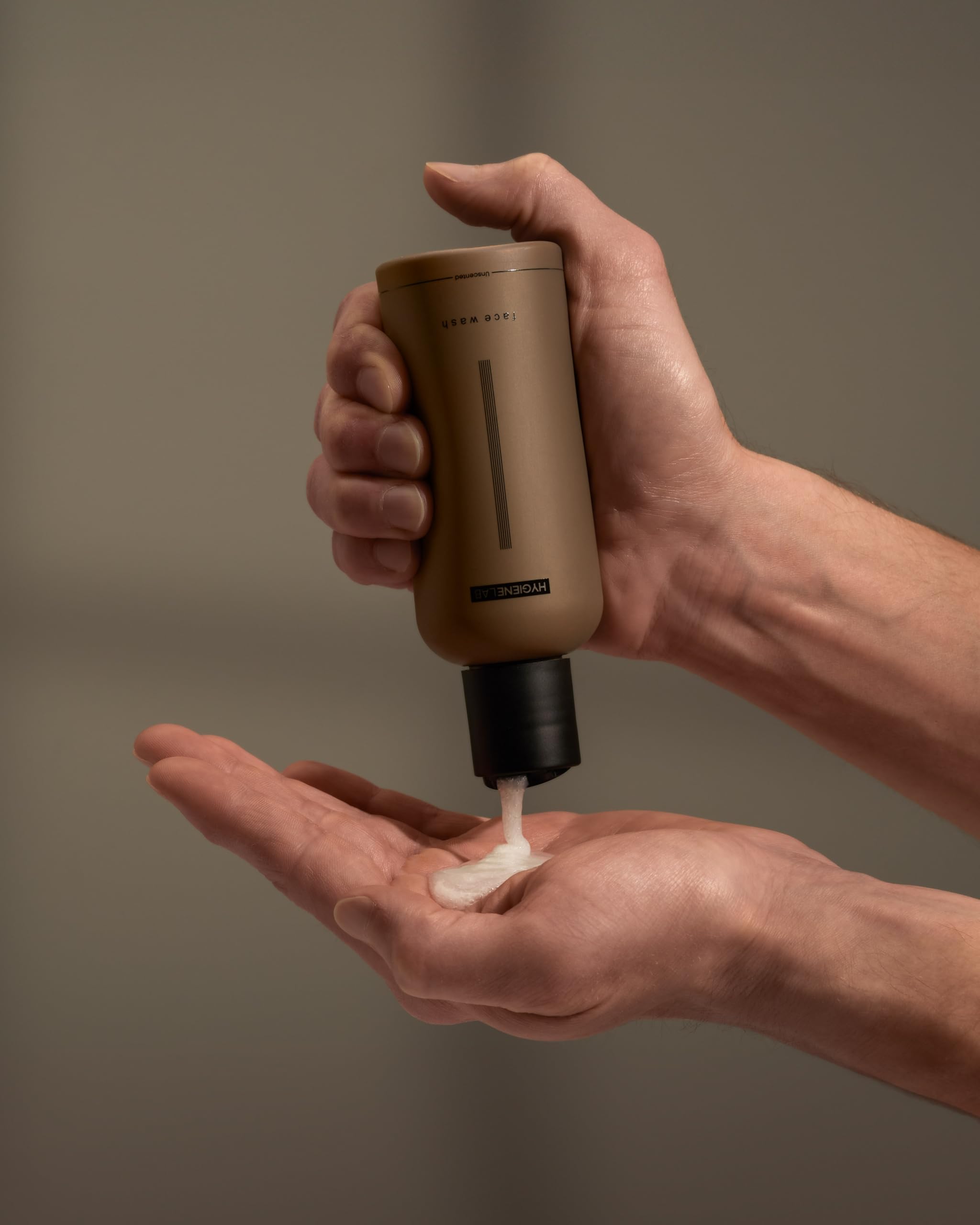 Plant-based Sodium Cocoyl Isethionate forms the soft cleanser base