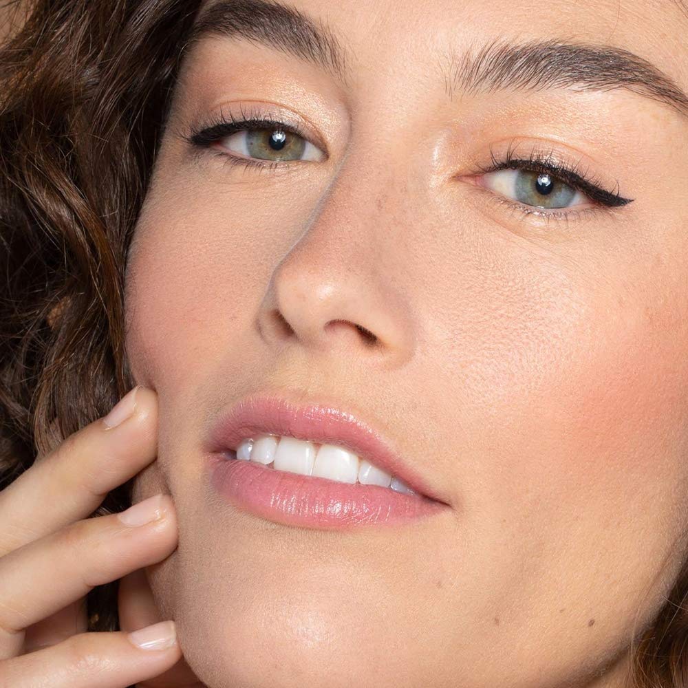 ILIA Clean Line Liquid Liner carbon black-free formula supports a clean makeup look.
