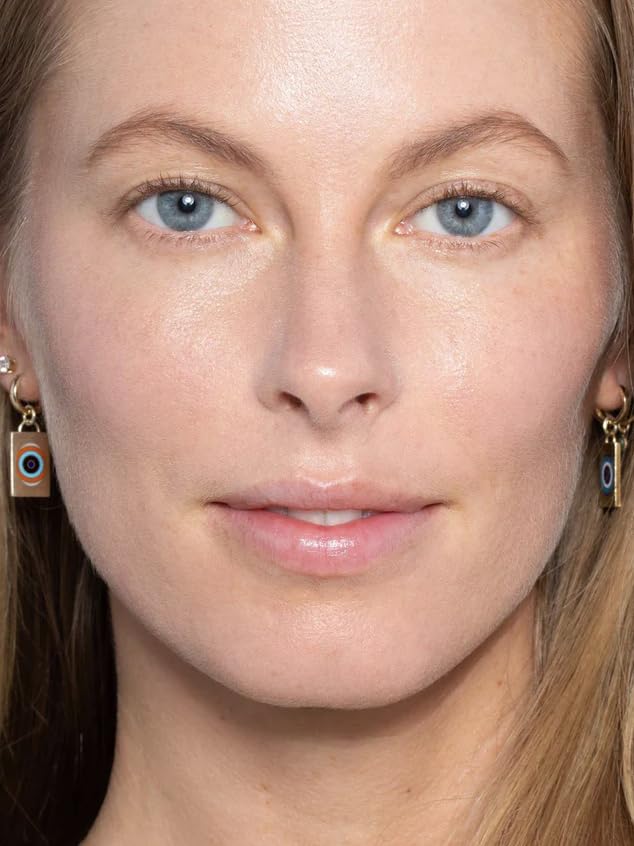 ILIA niacinamide smoothing-tone close-up showing refined texture