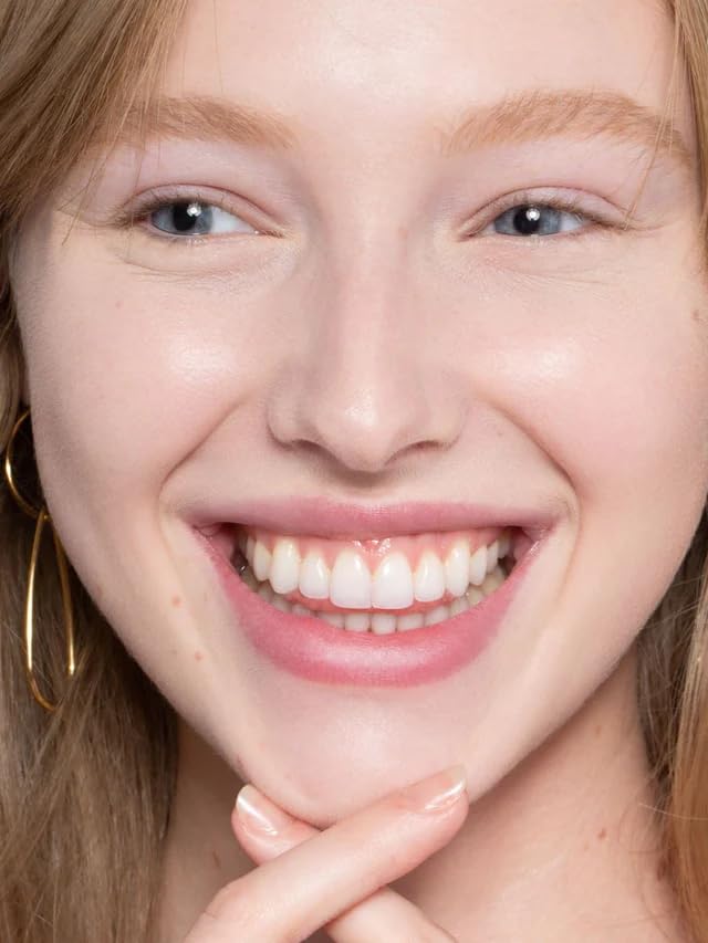 ILIA True Skin Serum Concealer blend-on-skin during application, seamless coverage.