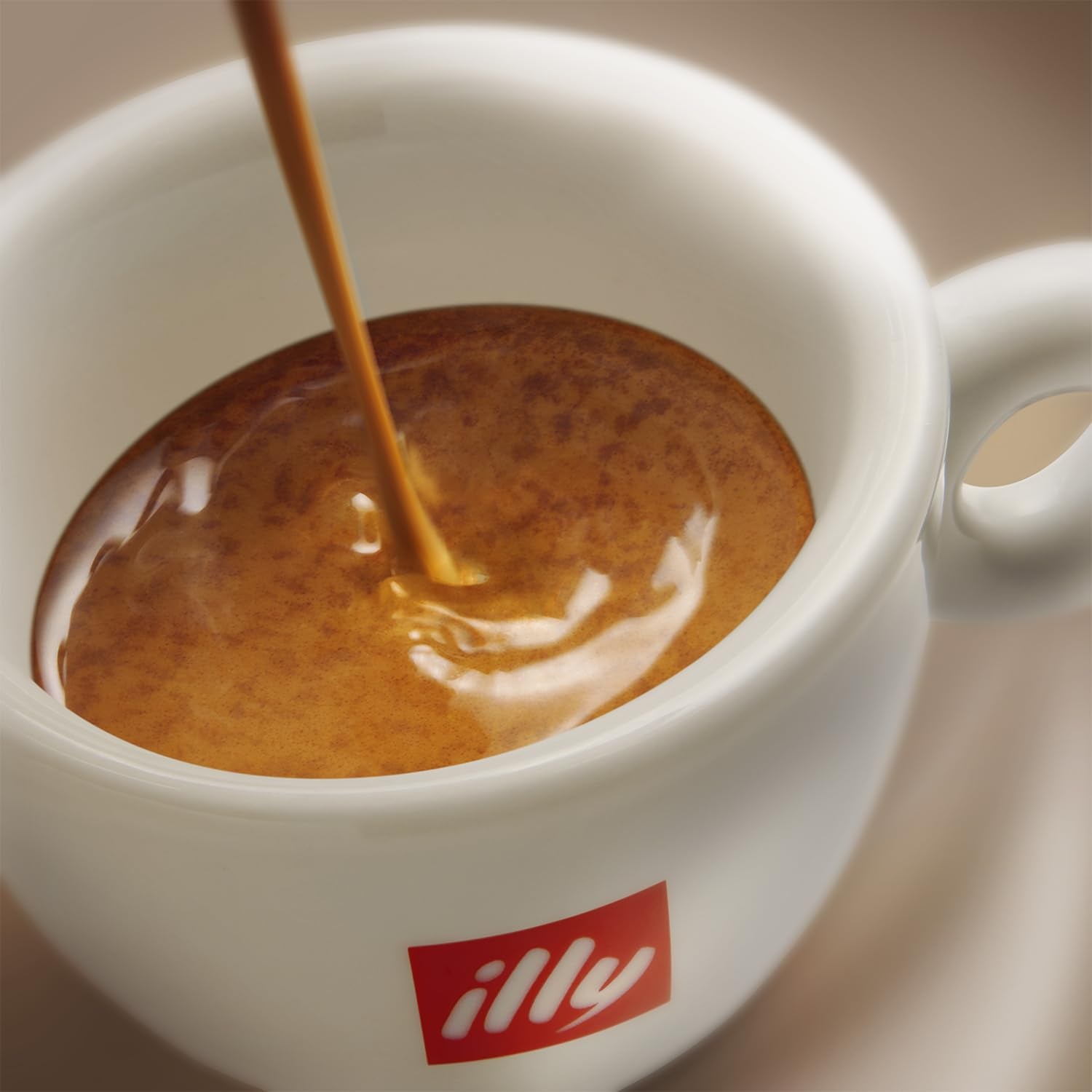 illy pressurized can preserves freshness and aroma of whole beans.