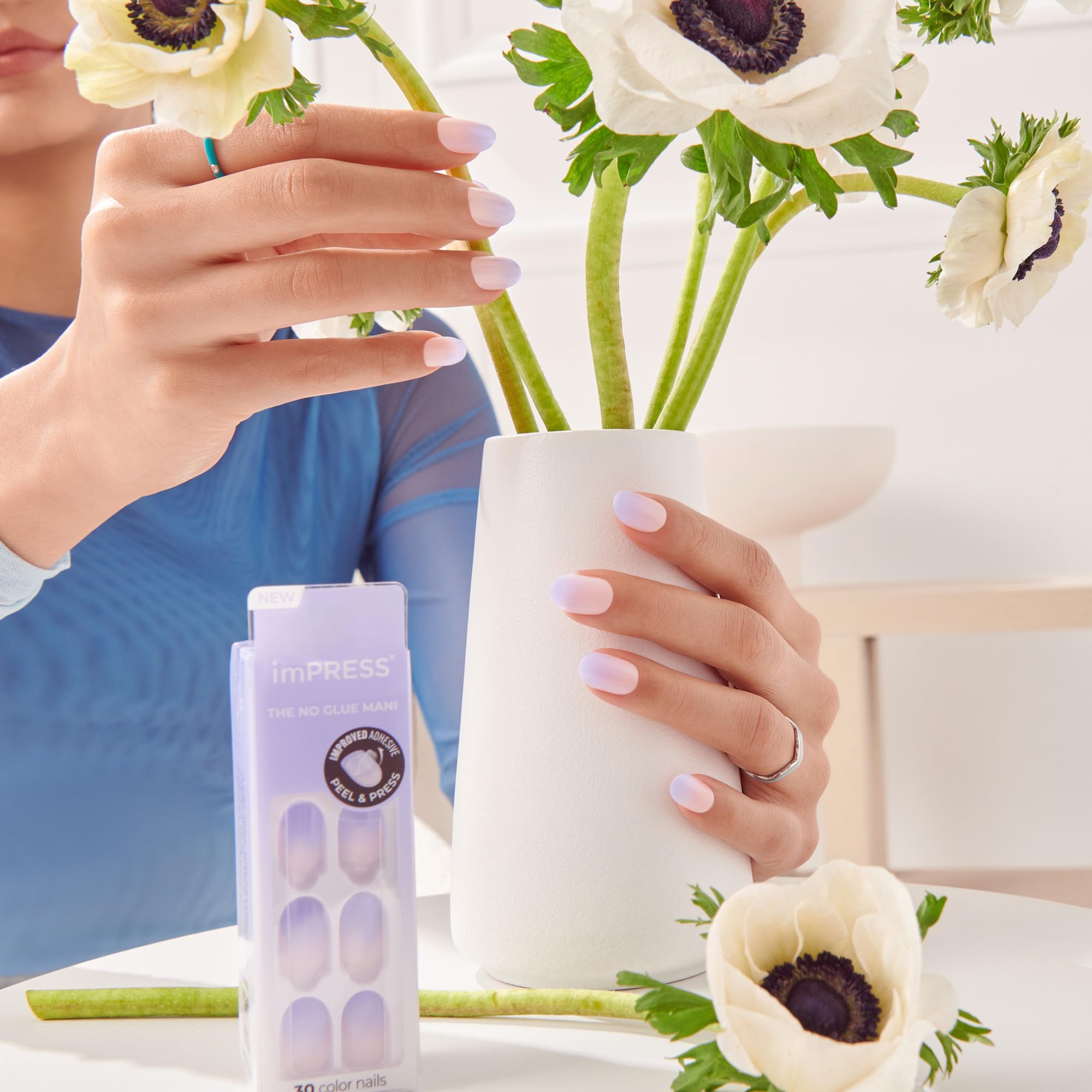 imPRESS friendzone-ombre kit contents show 30 nails and tools for a DIY manicure.