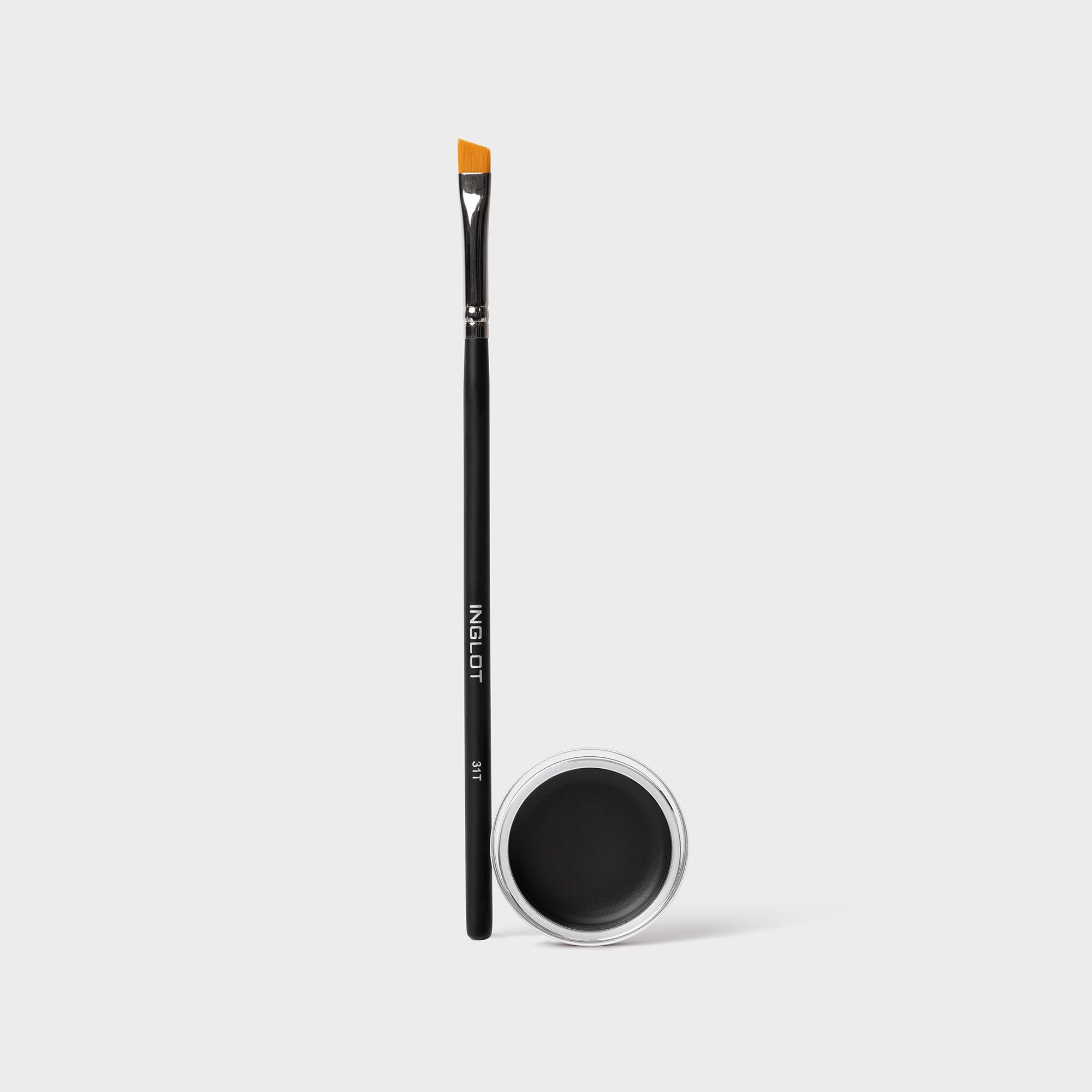 Inglot AMC Eyeliner Gel precise application for defined lines.