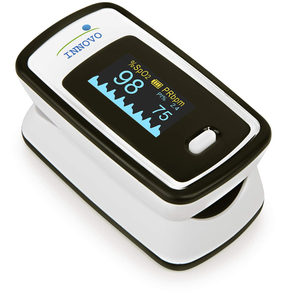 Innovo IP900AP display showing SpO2 and pulse rate on a clear OLED screen for quick checks.