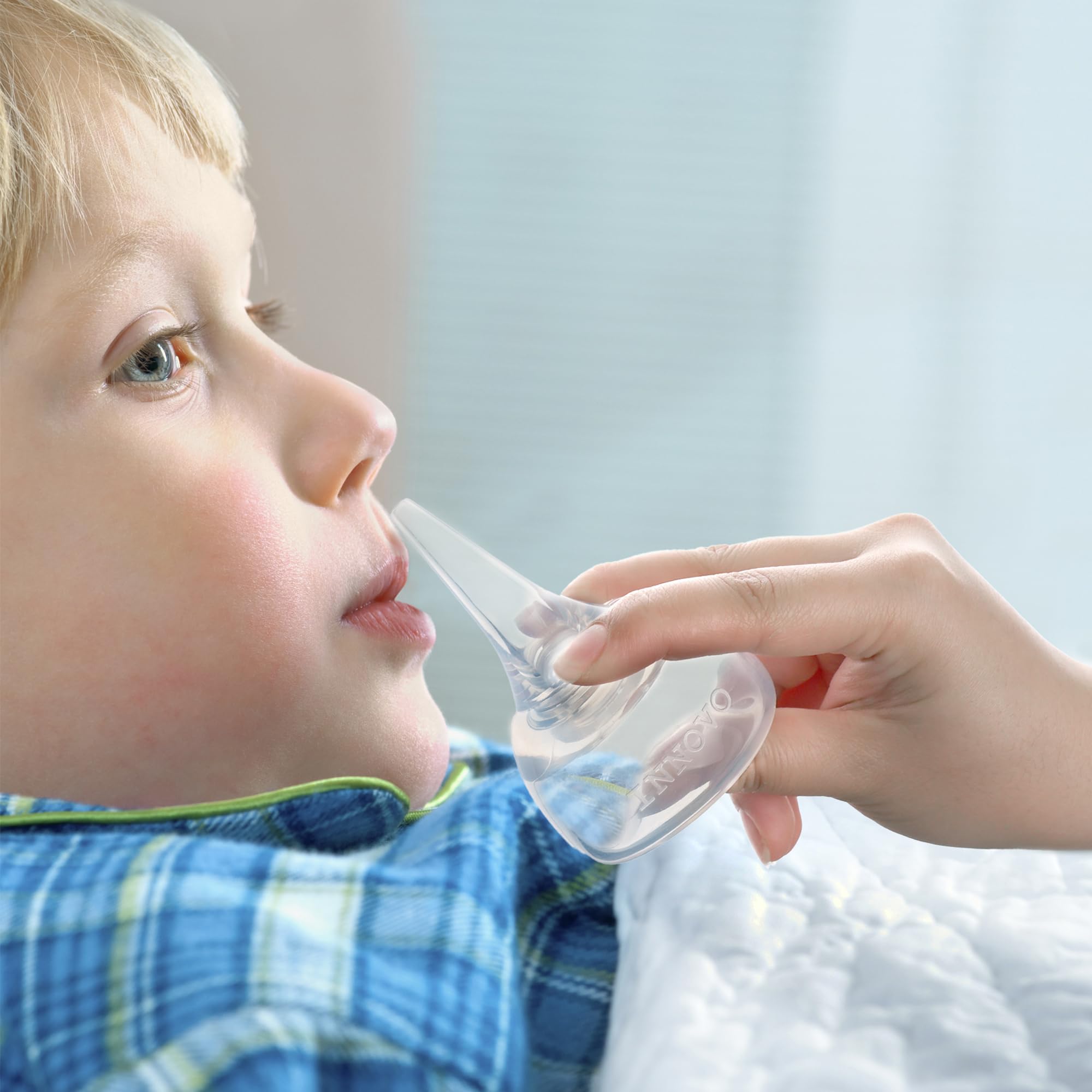 Travel-friendly Innovo nasal aspirator stored in its bag.