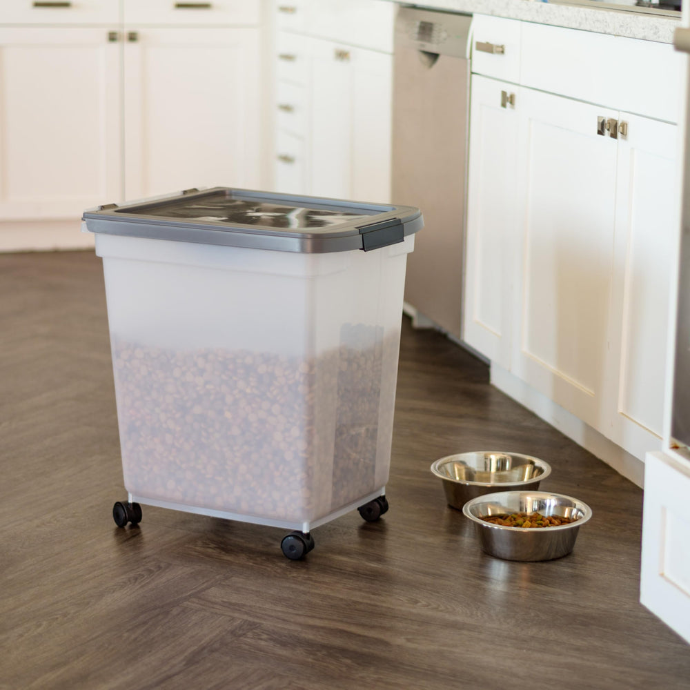 Included scoop helps portion meals with no mess.
