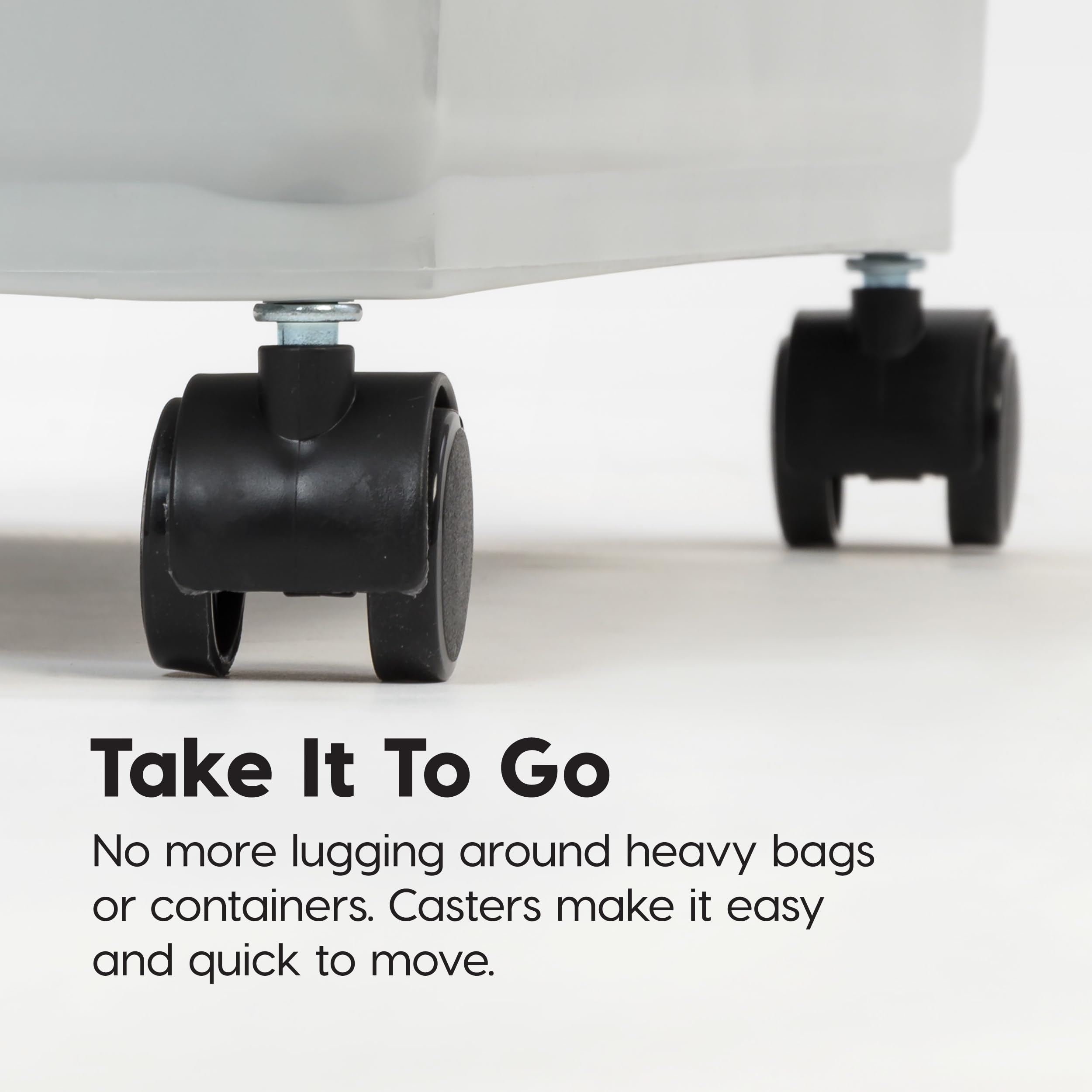 IRIS USA snap-lock latches secure the lid to minimize spills.