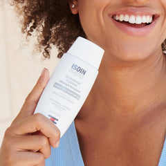 ISDIN Eryfotona Ageless SPF 50 texture shown for smooth application